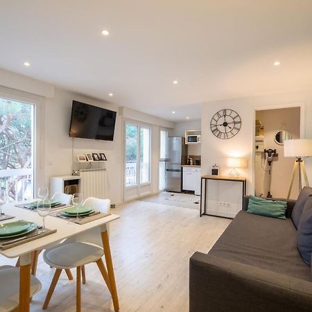 Meuble 2 Etoiles, Wifi, A 2 Pas Des Plages Fréjus 外观 照片
