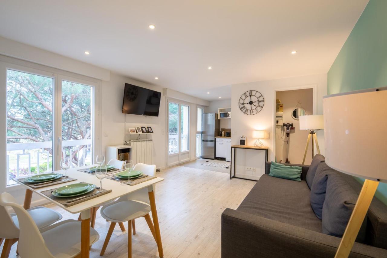 Meuble 2 Etoiles, Wifi, A 2 Pas Des Plages Fréjus 外观 照片
