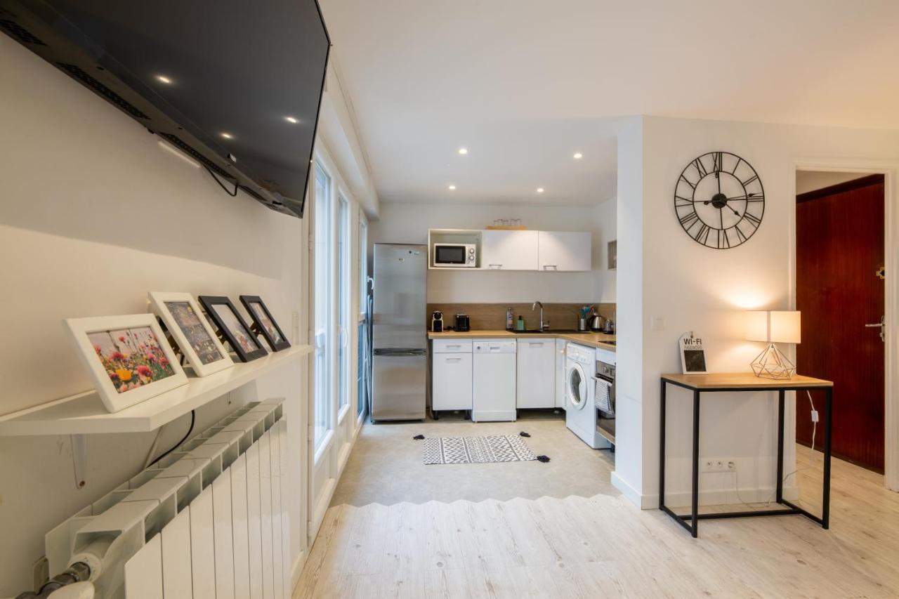 Meuble 2 Etoiles, Wifi, A 2 Pas Des Plages Fréjus 外观 照片